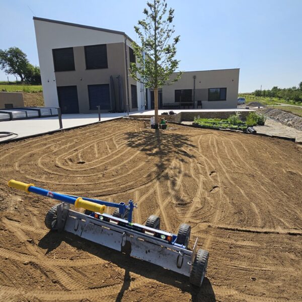 strakvlak zrovnavac zeminy